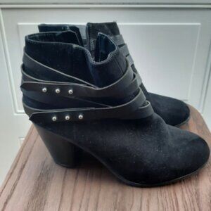 Material Girl Boots Size 9 m